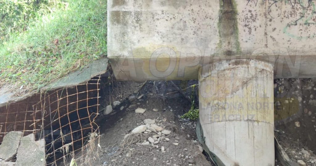 Socavón en el puente del río Ajajalpan