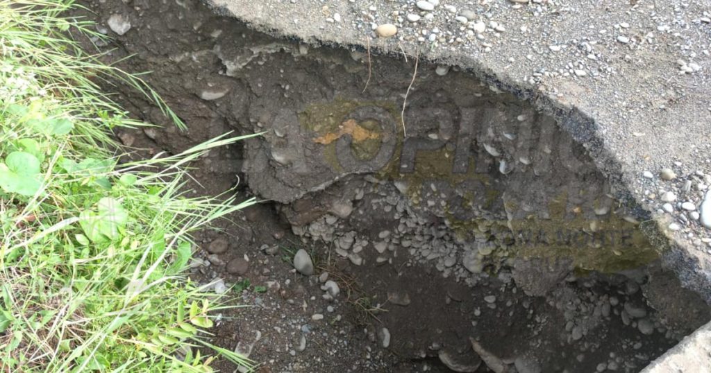 Socavón en el puente del río Ajajalpan