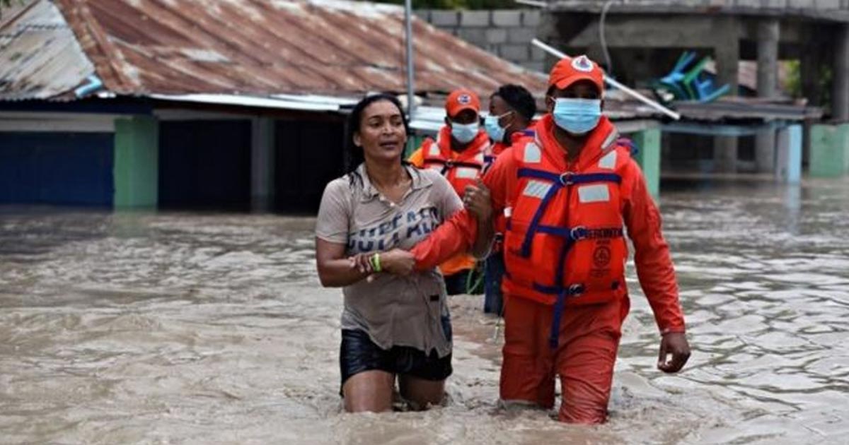 Marco se acerca a EE.UU. y Laura azota Cuba con vientos de hasta 100 km/h