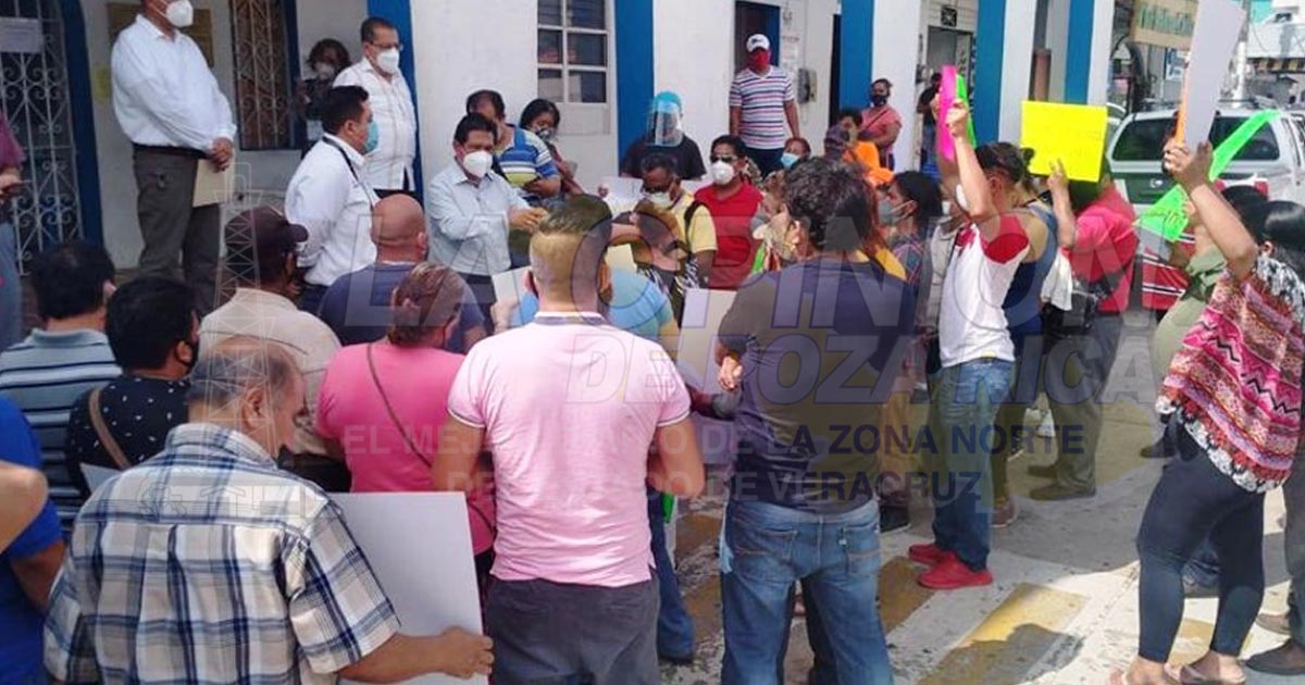 Se manifiestan dueños de bares y cantinas, ya quieren trabajar