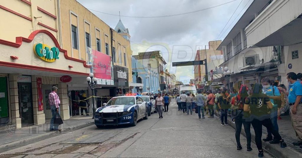 Joven mujer muere aplastada por una cornisa en Tampico