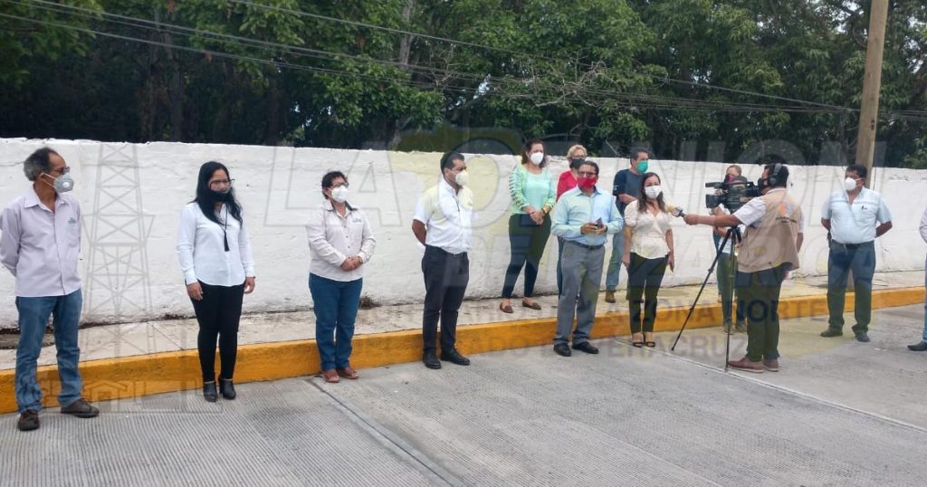 Alcalde de Naranjos Amatlán inauguro la pavimentación de la calle Benito Juárez