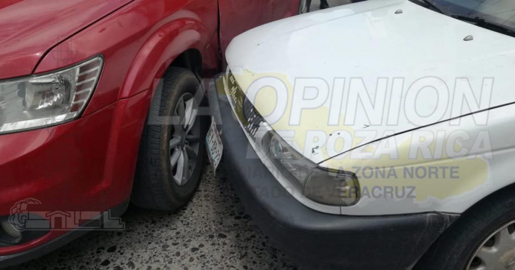 No hace alto y se accidenta