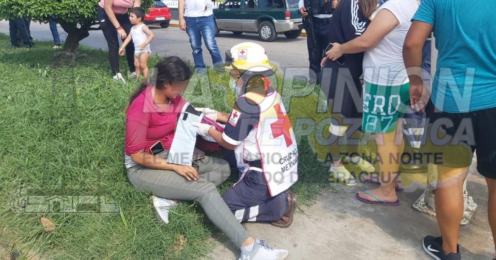 Las derriban de su moto en la avenida Puebla