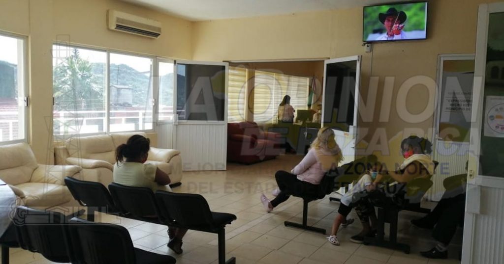 Atiende alcalde a tihuatecos