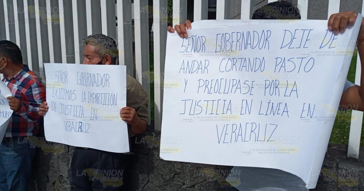 "Gobernador: deje de estar chapeando", reclaman abogados afuera del Poder Judicial