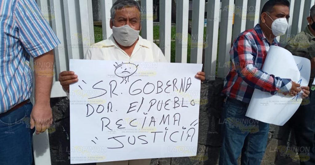 "Gobernador: deje de estar chapeando", reclaman abogados afuera del Poder Judicial