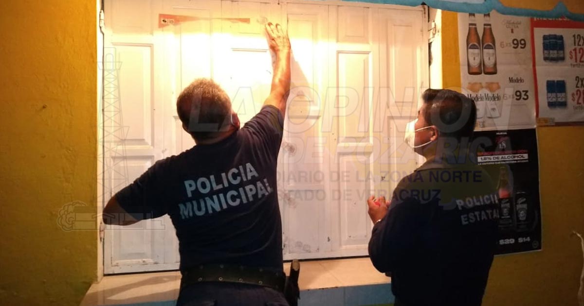Clausuran tienda de abarrotes en Km 31, Cazones, por violar horario de cierre