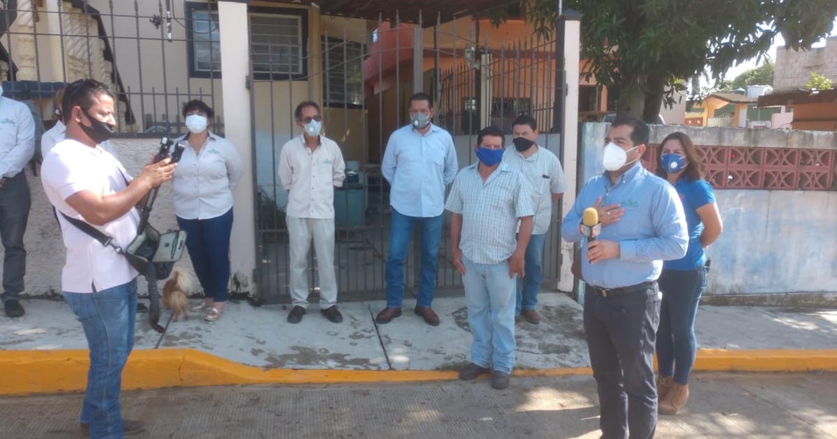 Alcalde de Naranjos Amatlán entrega una obra más