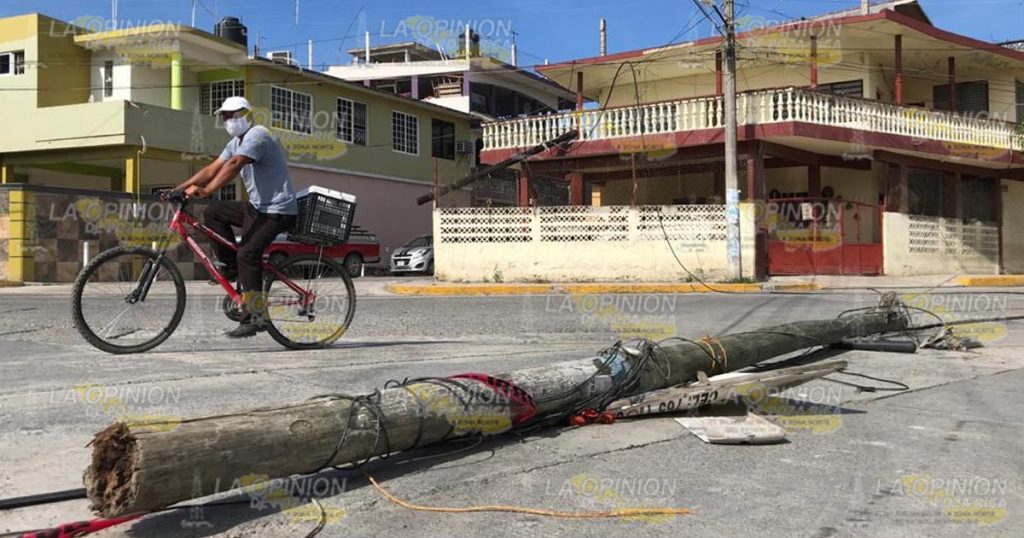 Automóvil fantasma choca contra cerco sanitario