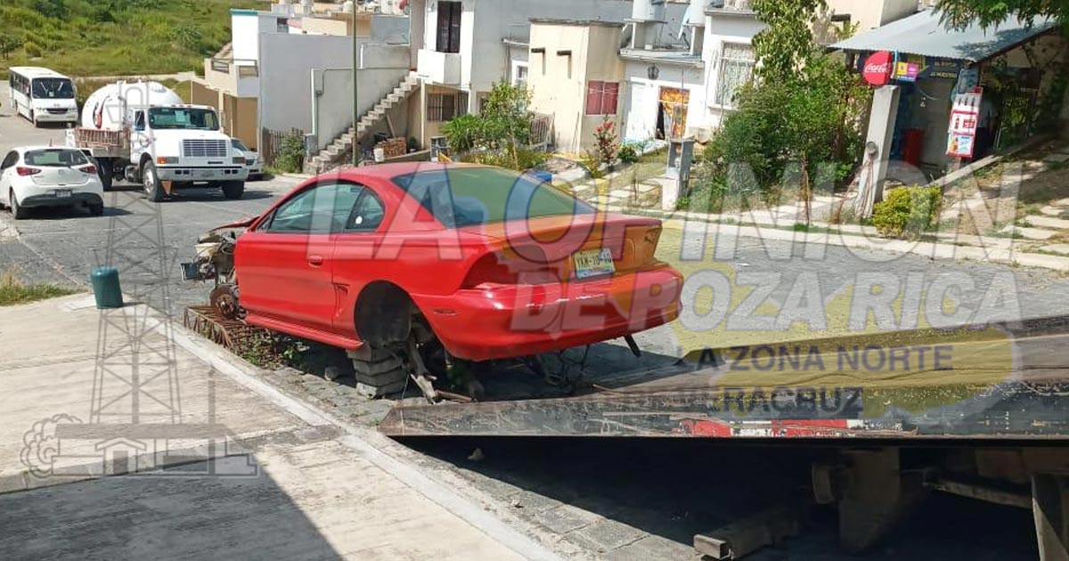 Gobierno de Tuxpan retira autos “maceta” para prevenir riesgos en la salud: Toño Aguilar
