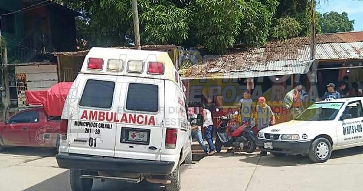 Ambulancia cae en una rejilla abierta