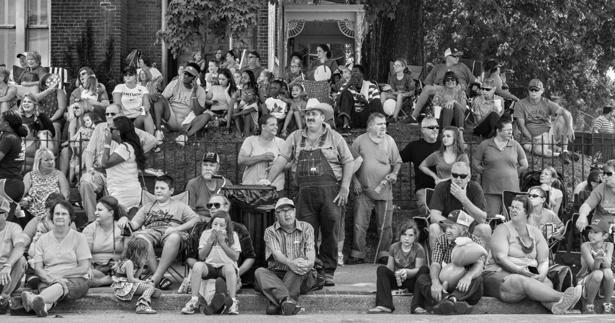“Americans Parade”, retrato de una nación en tiempos turbulentos
