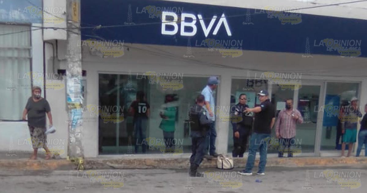 Violento asalto afuera de una sucursal bancaria en Cerro Azul