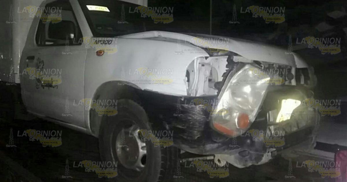 Choca coche contra camioneta sobre la vía Huejutla-Santa Cruz