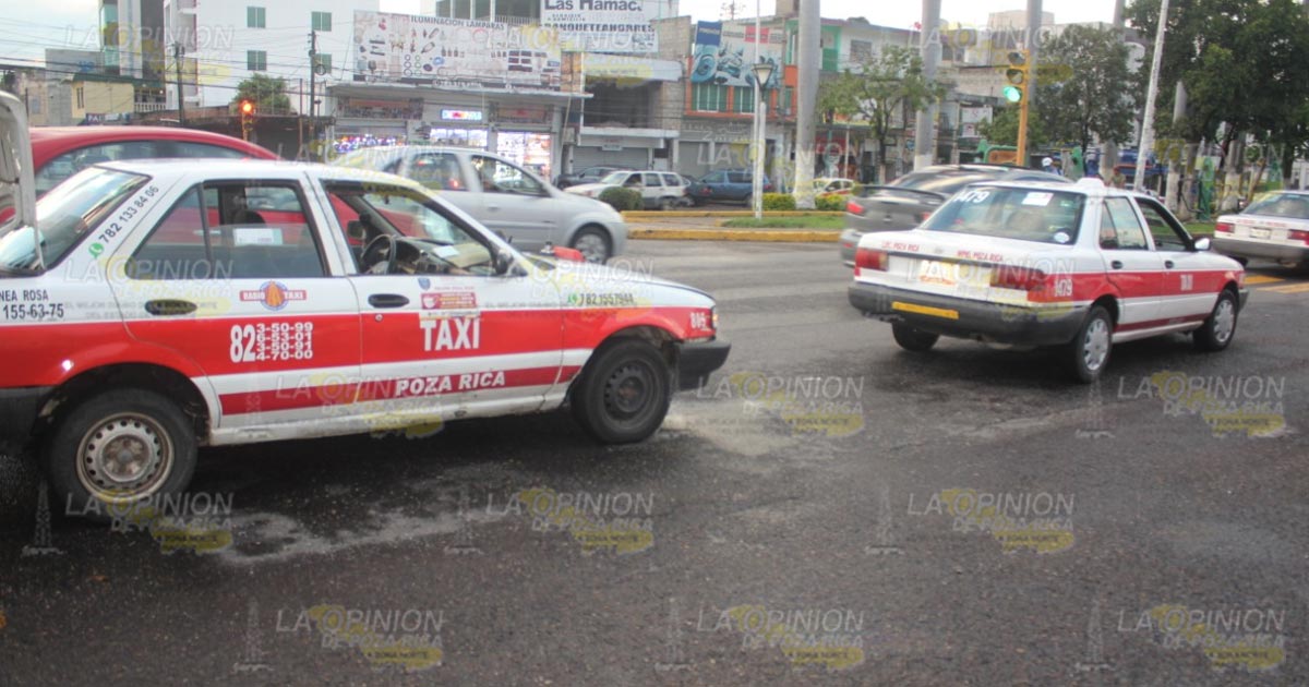 Dos taxis chocan en el Ruiz Cortines