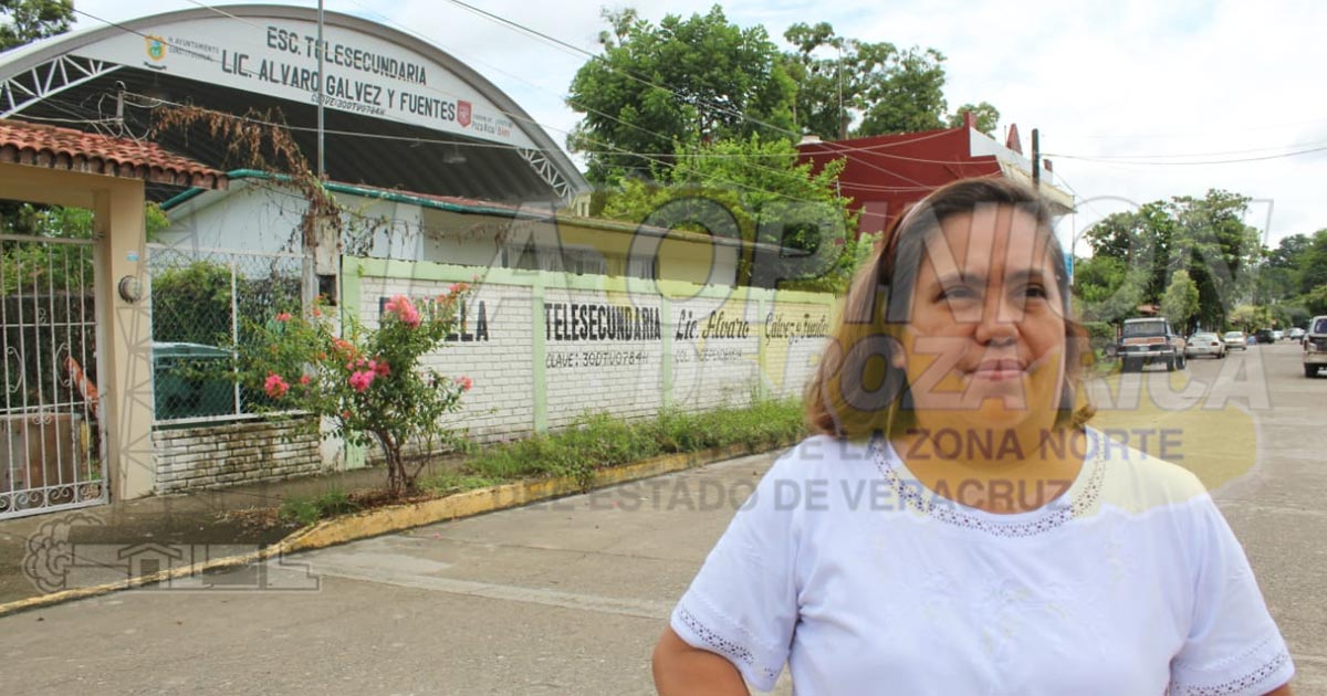 Reciben clases en casa y sin libros de texto