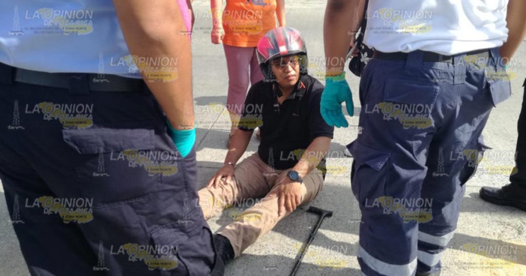 Intenta dar vuelta en U y choca