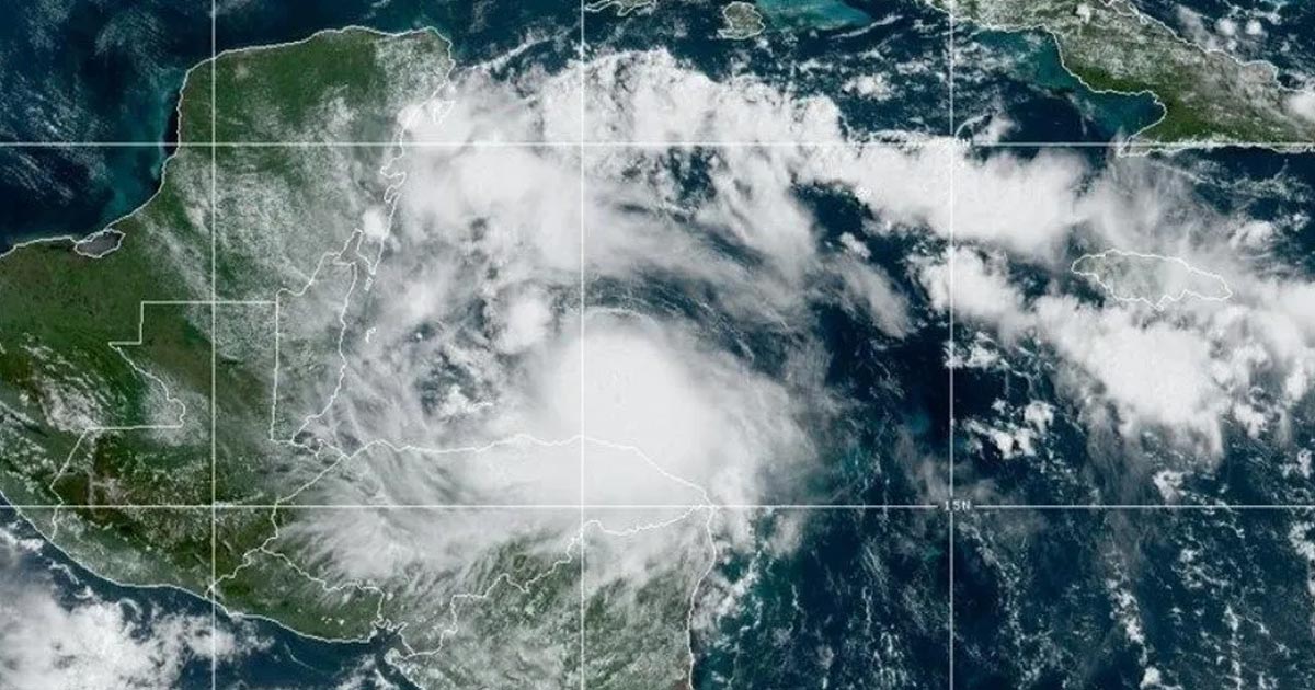 Nana se convierte en huracán y avanza hacia Belice