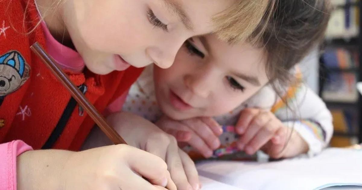 Niños regresan a clases presenciales en medio de miedos por Covid-19 en Europa