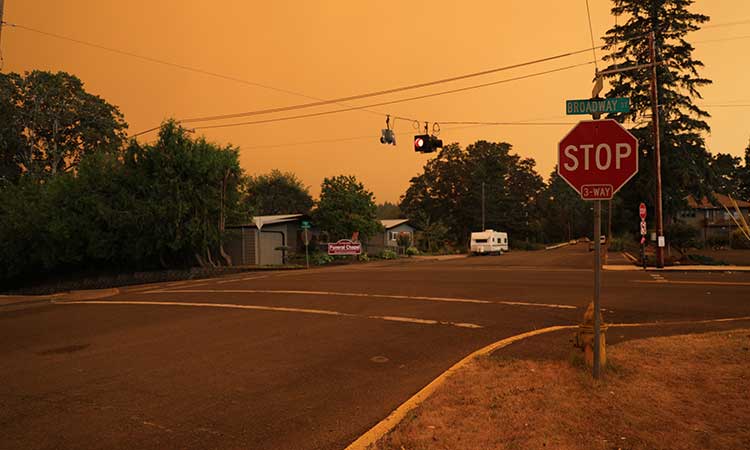 El cielo se tiñe de rojo en EU; ve el motivo