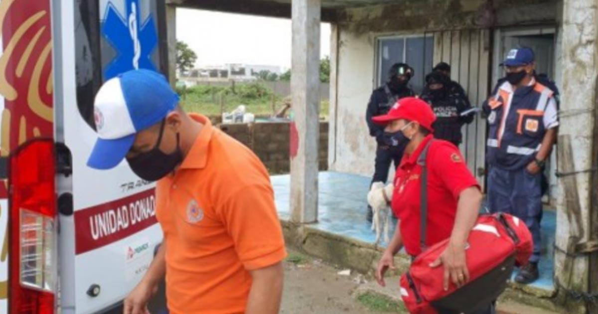 Le cae rayo a mujer en Coatzacoalcos