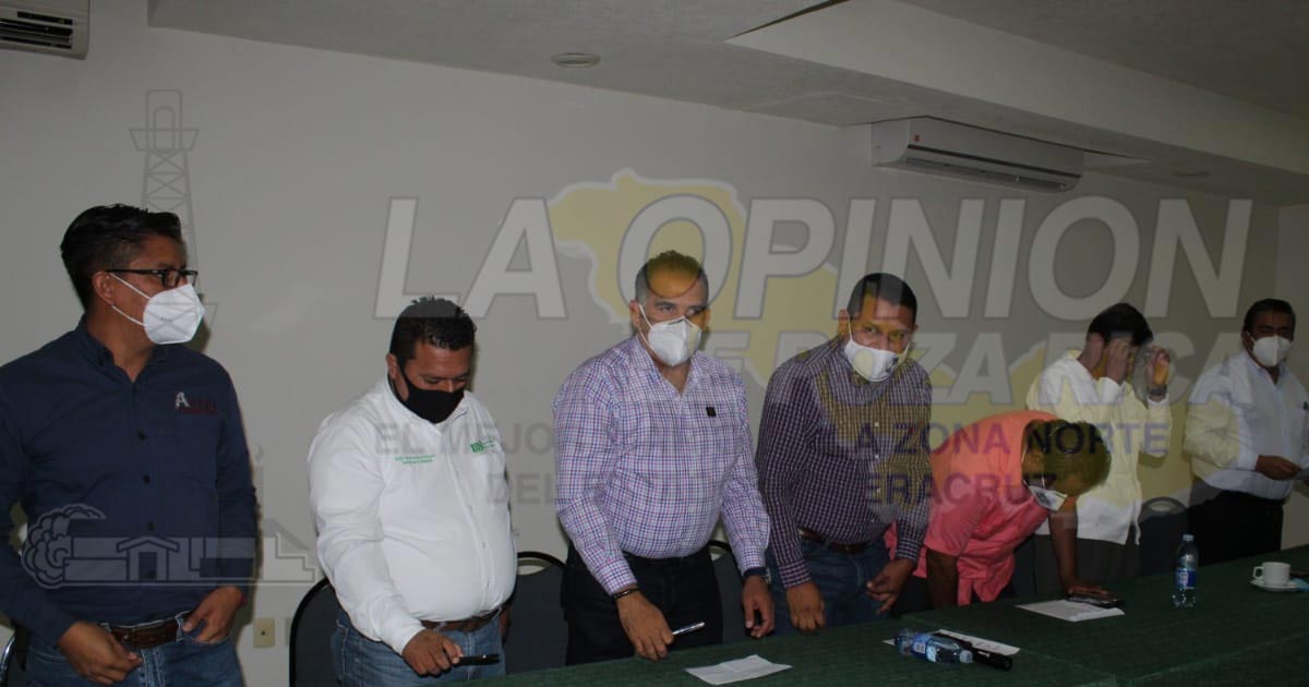 Maestros, bajo amenazas y extorsión