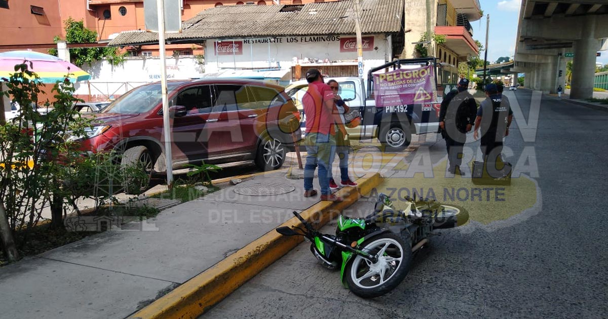 Embisten a motociclistas