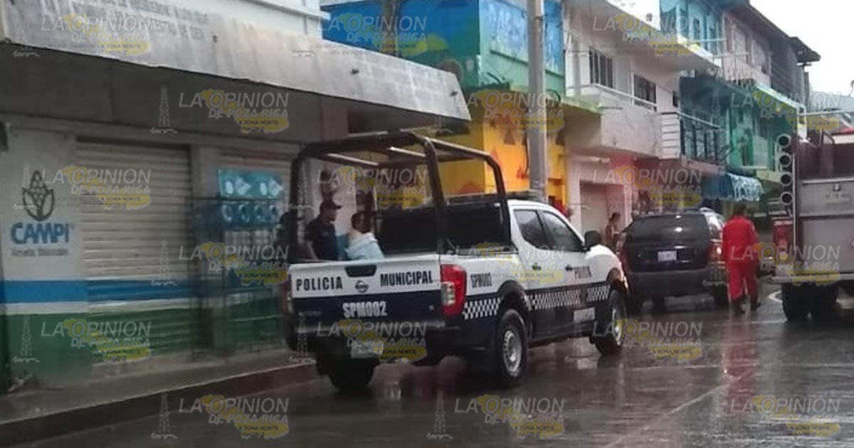 Veladora provoca un incendio en un bar de Naranjos