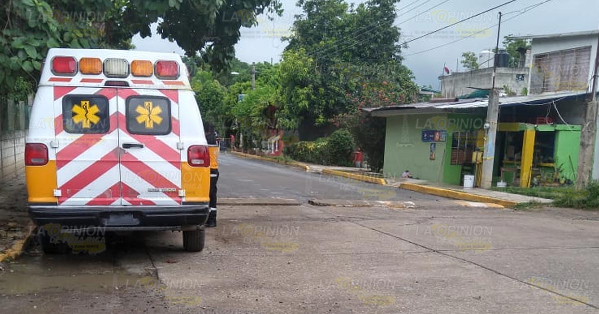 Abuelo fallece en la vía pública de Tihuatlán