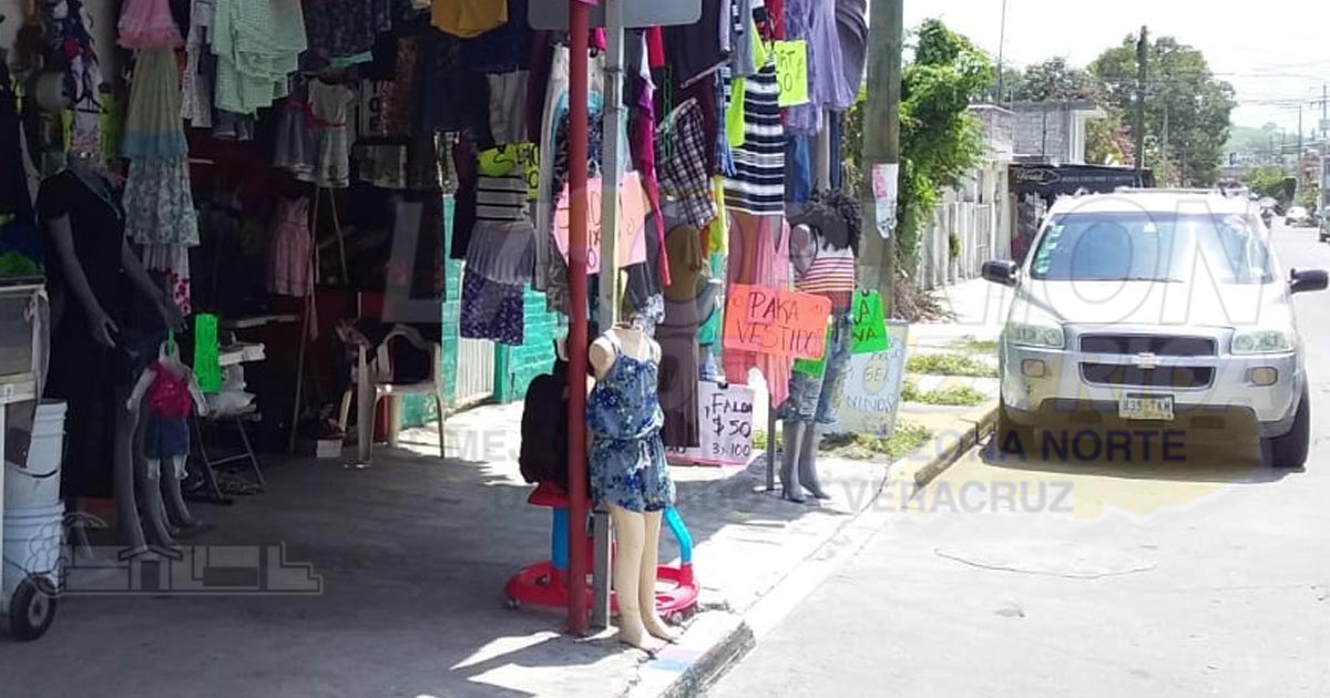 Resurgen puestos de ropa ante la crisis que deja la pandemia de Covid-19