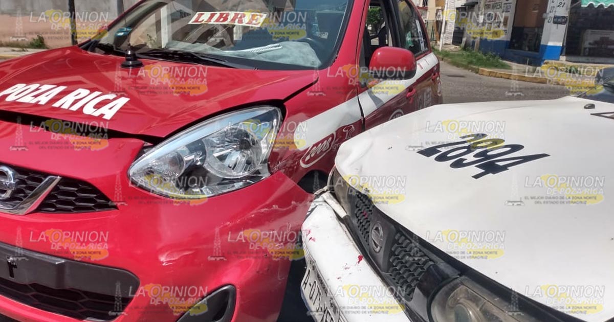 Chocan dos taxis en el Ruiz Cortines