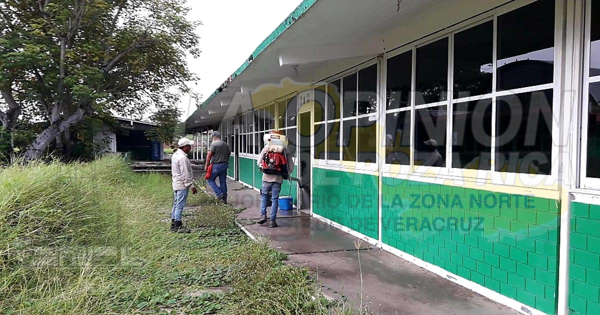 Instruye alcalde de Naranjos sanitizar la escuela secundaria "José María Rosas Zumaya"