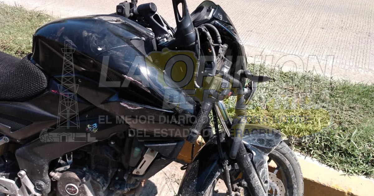 Se impacta en un auto y termina tras las rejas