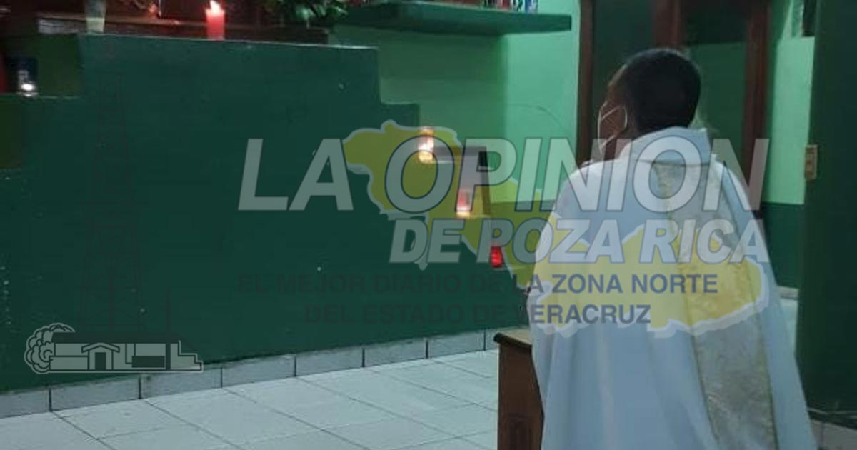 Con aplausos feligreses despiden al padre Toño; fue trasferido a otra parroquia