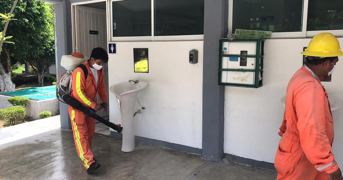 Desinfectan instalaciones del COBAEV