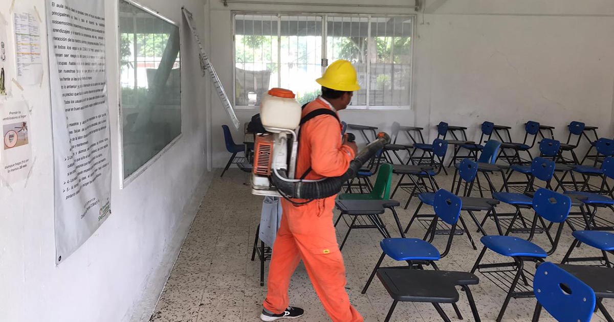 Desinfectan instalaciones del COBAEV