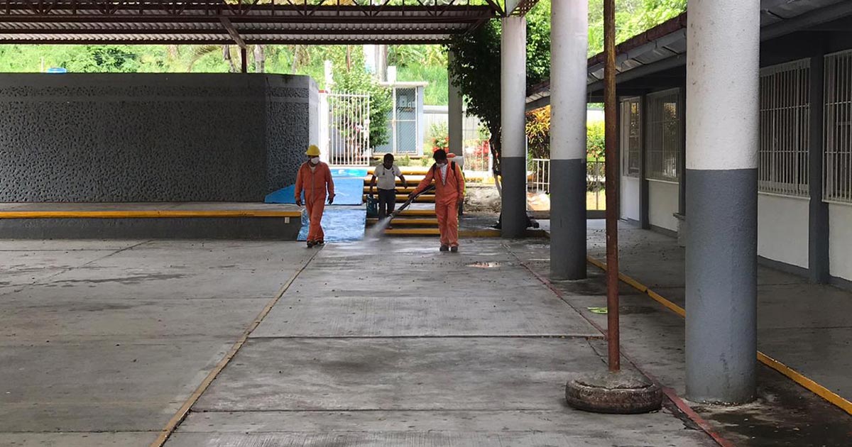 Desinfectan instalaciones del COBAEV