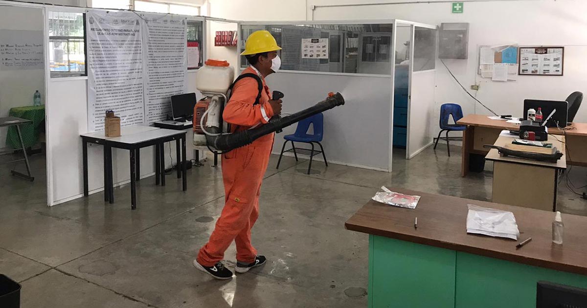 Desinfectan instalaciones del COBAEV