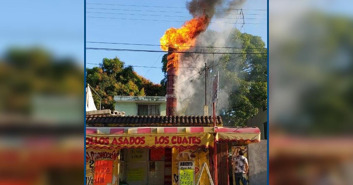 Se incendia chimenea de pollos asados