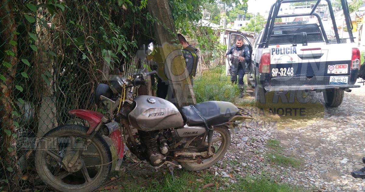 Aseguran motocicleta abandonada