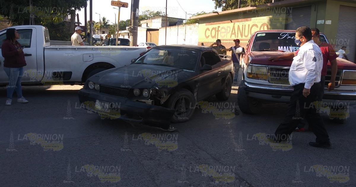 Imprudente conductores provocan accidente vial