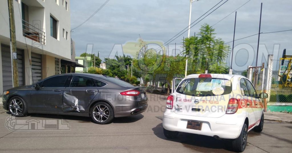 Lo colisionó un taxi en la Chapultepec