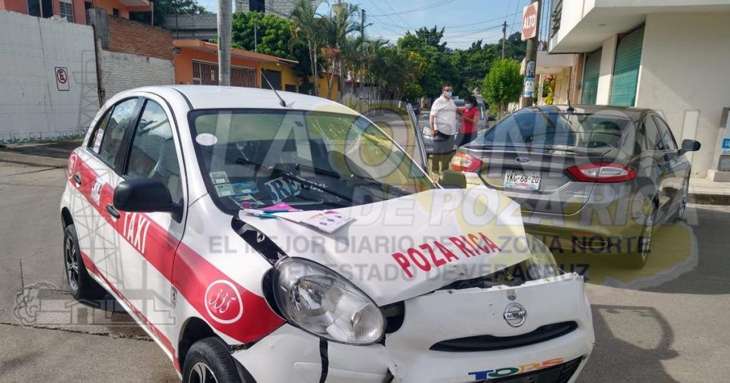 Lo colisionó un taxi en la Chapultepec