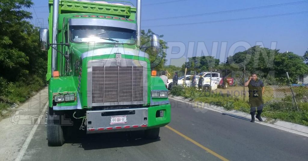 Aseguran camión que transportaba huachicol