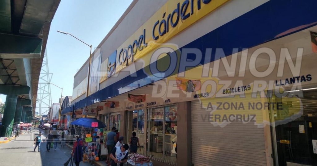 Intenta estrenar en tienda y lo detienen