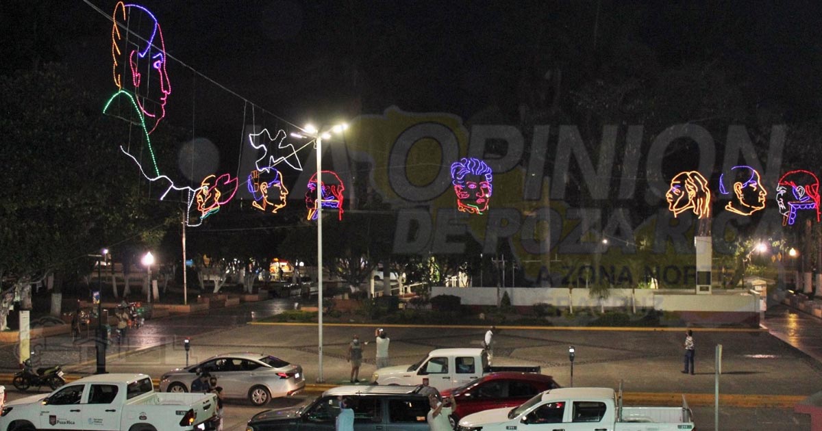 Enciende alcalde Pozarricense luces del mes de septiembre