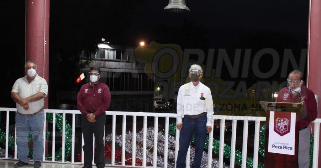 Enciende alcalde Pozarricense luces del mes de septiembre