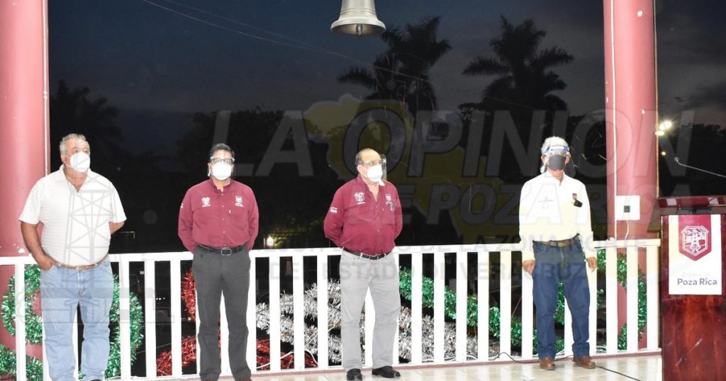 Enciende alcalde Pozarricense luces del mes de septiembre