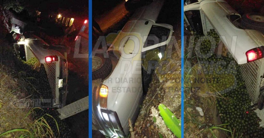 Vuelca pick-up cargada con cítricos